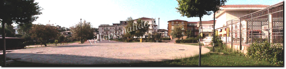 Piazza Berlinguer vista dal basso