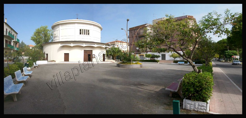 Chiesa Sacra Famiglia e piazzale